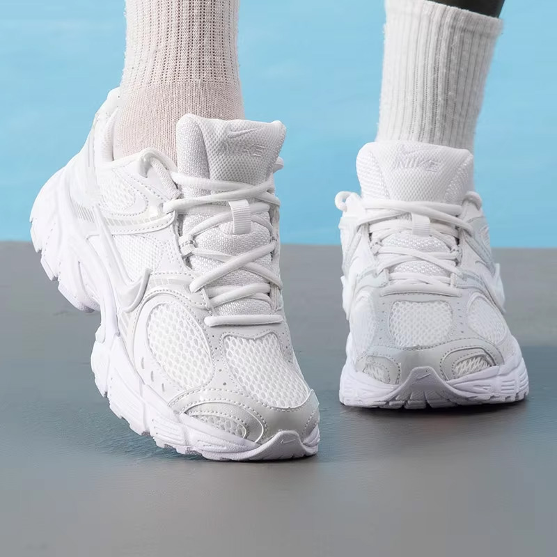 Nike W NIKE V5 RNR HQ7901-101  - Women Shoes Running Nike recension och pris