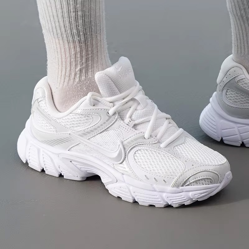 Nike W NIKE V5 RNR HQ7901-101  - Women Shoes Running Nike recension och pris