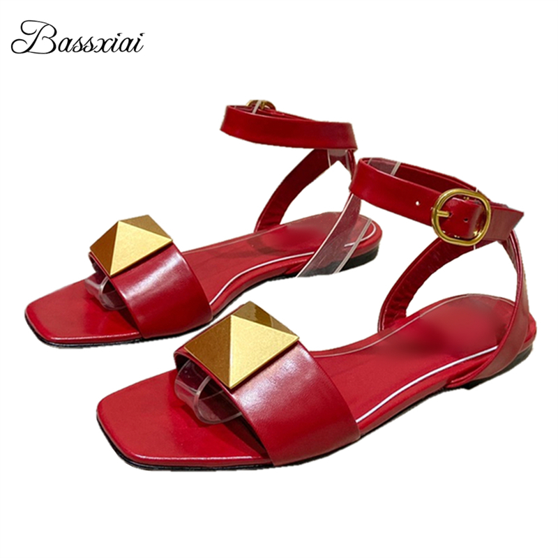 Big Rivet Buckle Decor Sandals - Women'S Shoes Big Feet recension och pris